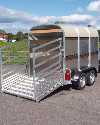 Rimorchio trasporto bestiame 244 x 150 cm 2000 Kg.