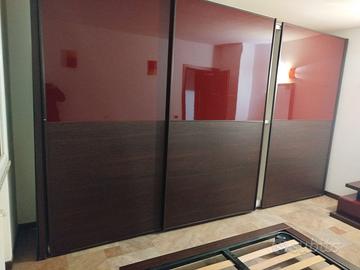 Armadio con ante scorevoli