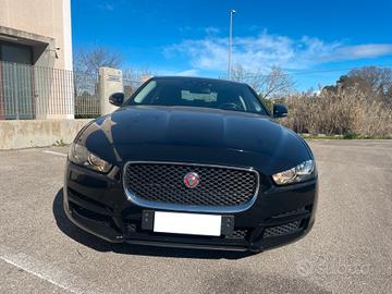 Jaguar XE 2.0 D Turbo 180CV Pure finanziabile