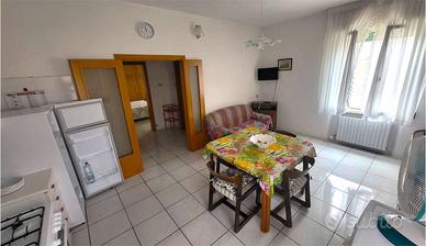 TRILOCALE IN PICCOLA PALAZZINA a DUE PASSI DAL MAR