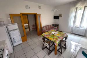 TRILOCALE IN PICCOLA PALAZZINA a DUE PASSI DAL MAR