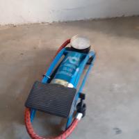 Pompa per gonfiare ruote