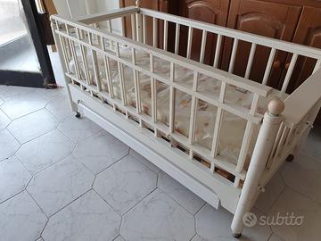 Lettino con sponde in legno telescopiche