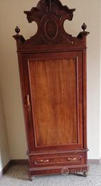 armadio un anta antico