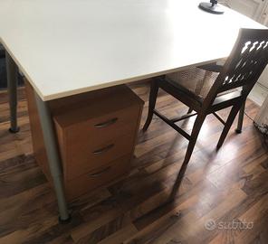 Scrivania con cassettiera Ikea
