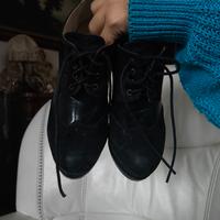 Scarpe parigine in vernice e camoscio