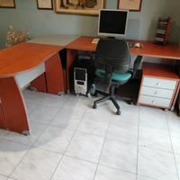 Scrivania con penisola per pc
