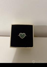 Anello oro bianco brillanti  e smeraldi