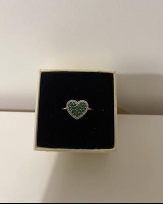 Anello oro bianco brillanti  e smeraldi