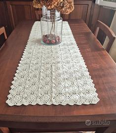 runner  centrotavola fatto a mano  all'uncinetto