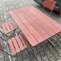 Posti a sedere: panca per birra