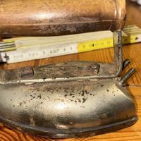 Ferro da stiro antico