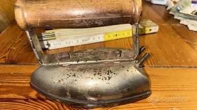 Ferro da stiro antico