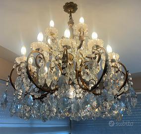 Lampadario neoclassico in gocce di cristallo