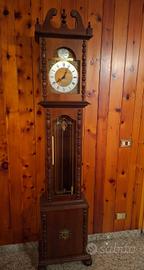 Orologio meccanico a pendolo a colonna anni '70