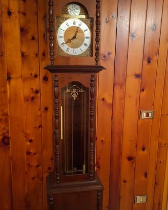 Orologio meccanico a pendolo a colonna anni '70