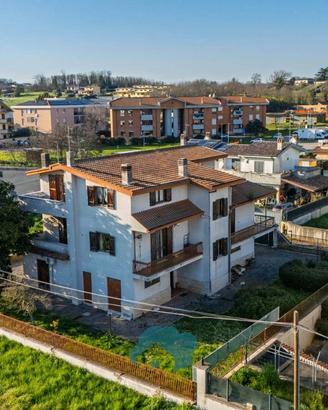 Appartamento ampia metratura con giardino