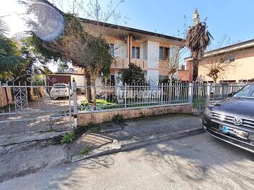 PORZIONE DI CASA CON 3 CAMERE, GIARDINO PRIVATO E