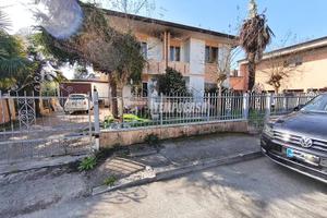 PORZIONE DI CASA CON 3 CAMERE, GIARDINO PRIVATO E