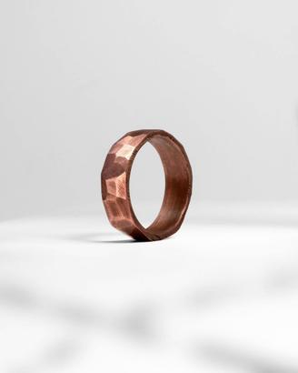 Anello in rame scolpito