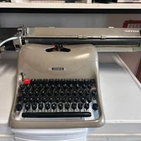 Macchina da scrivere Olivetti