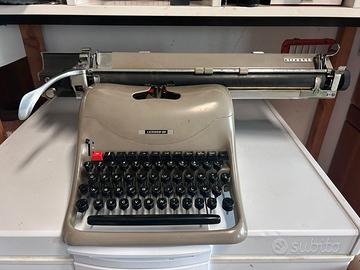 Macchina da scrivere Olivetti