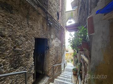 2 LOCALI A FIUGGI