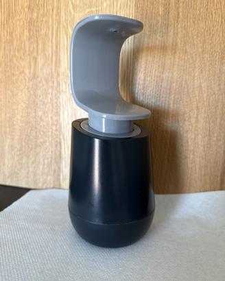 Dispenser sapone Joseph Joseph di design