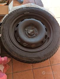 4 gomme invernali Bridgestone 185/60 R15 88T + cer