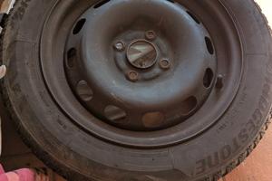 4 gomme invernali Bridgestone 185/60 R15 88T + cer