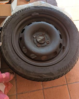 4 gomme invernali Bridgestone 185/60 R15 88T + cer