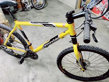Bicicletta Cannondale MTB