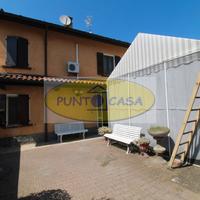 Casale con ampio giardino