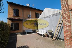 Casale con ampio giardino