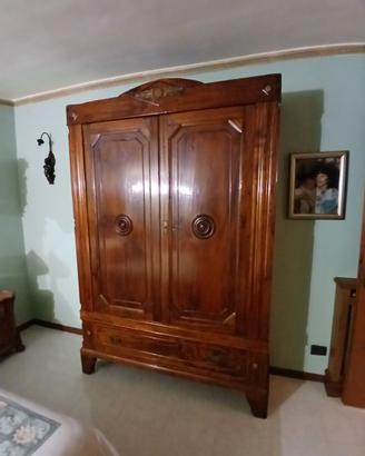Armadio in legno di frutta in stile Luigi X
