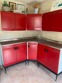 Mobile da cucina francese anni 60, metallo rosso