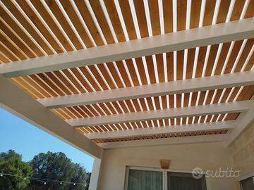 Copertura in legno con doghe frangisole