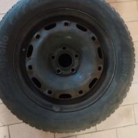 2 cerchi in lamiera con pneumatici 