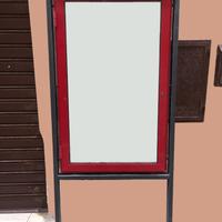 Bacheca con serratura e lavagna magnetica