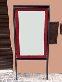 Bacheca con serratura e lavagna magnetica