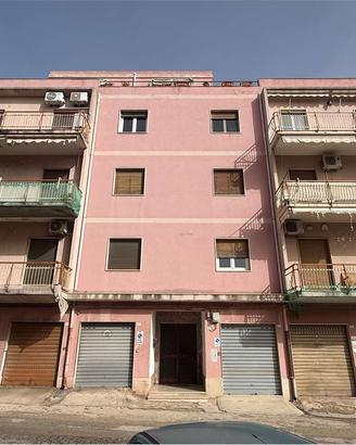 Luminoso appartamento in posizione strategica Via