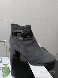 stivaletto donna con tacco e suola di gomma 