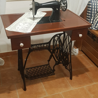 Macchina da cucire dell'ottocento