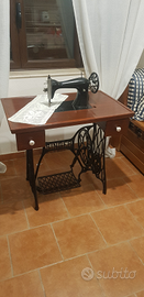 Macchina da cucire dell'ottocento