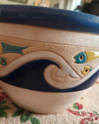 Vaso in ceramica artigianale decorato a rilievo