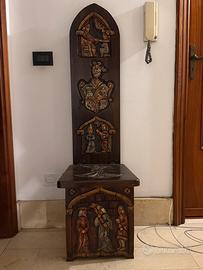 Sedia sgabello con legno intagliato medioevale