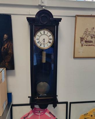Orologio a pendolo tardo 800 con smalti e ottoni