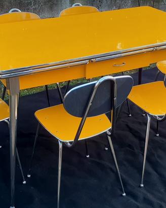 tavolo giallo formica vintage