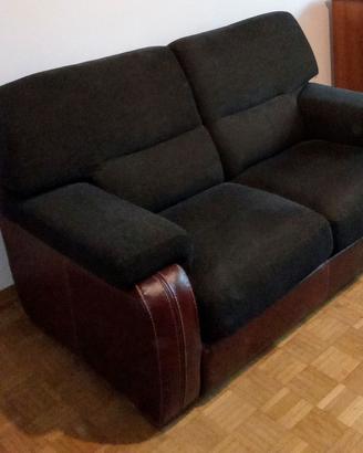 Divano in tessuto e pelle