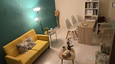 Locale fronte strada